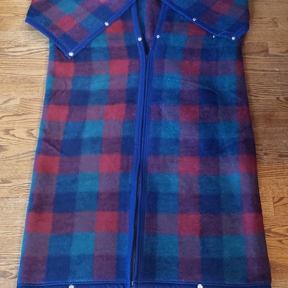 Biederlack Other - Biederlack Plaid Cuddle Wrap Stadium Blanket Wearable Throw Cover Zip Snap Up